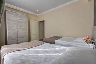 Отель Karagat Hotel Каракол Таунхаус с 3 спальнями-11