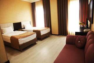 Отель Karagat Hotel Каракол Номер с 2 кроватями размера "queen-size" c доступом для лиц с ограниченными физическими возможностями-1