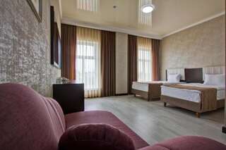 Отель Karagat Hotel Каракол Номер с 2 кроватями размера "queen-size" c доступом для лиц с ограниченными физическими возможностями-3