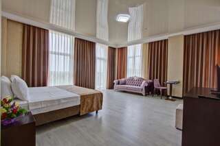Отель Karagat Hotel Каракол Большой двухместный номер с 1 кроватью-5
