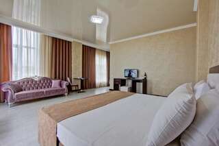 Отель Karagat Hotel Каракол Большой двухместный номер с 1 кроватью-6