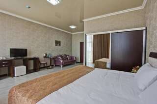 Отель Karagat Hotel Каракол Большой двухместный номер с 1 кроватью-8
